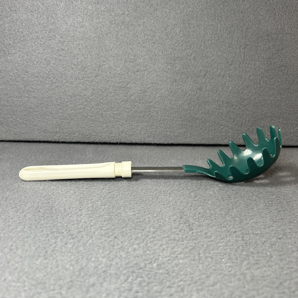 Vintage Green Pasta Serving Spoon Mid-Century Kitchenware - Picture 4 of 7